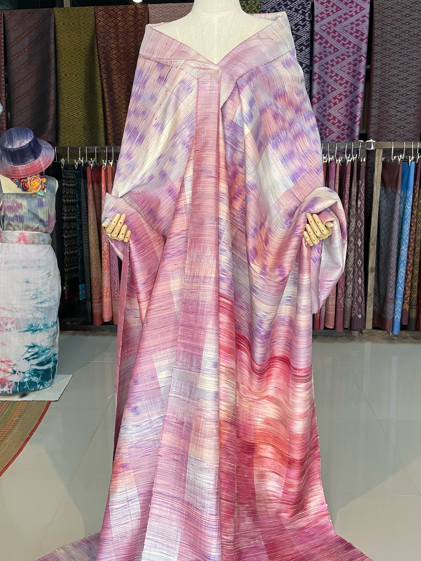 ผ้าไหมลายพิเศษ มัดหมี่เนื้อหนา ไหมแท้ สีชมพูแดง เลือกตามขนาด รหัส MMFZ-116-082568175