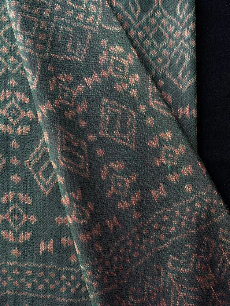 ซิ่น ผ้าไหมมัดหมี่ ทอยกดอก 6ตะกอ ขนาด 1x2 เมตร ลายนารีรัตนราชกัญญา สีเขียวเทา รหัส PCS-NY-11226815