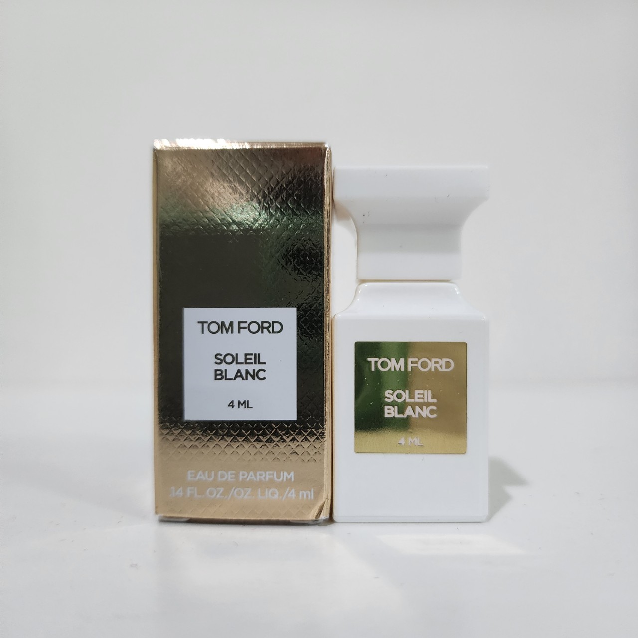 น้ำหอมจิ๋วมินิ Tom Ford Soleil Blanc EDP 4ml แบบแต้มมีกล่อง ( Mini Perfume น้ำหอมขนาดพกพา) น้ำหอมจิ๋วมินิ ขวดน่ารัก ตั้งโชว์ก็สวย พกพาก็สะดวก หัวแต้มตามจุดชีพจร