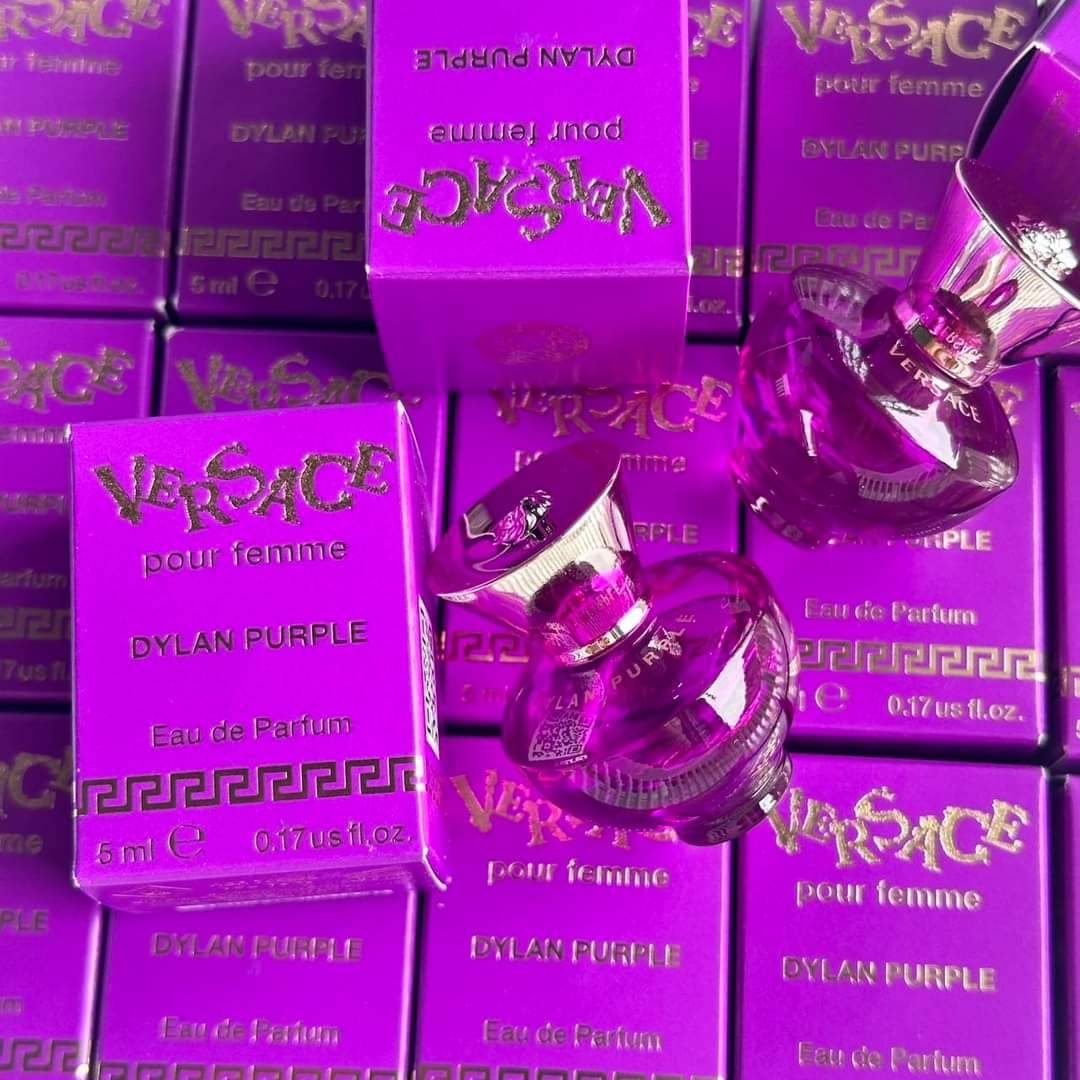 น้ำหอมจิ๋วมินิ Versace Dylan Purple EDP Pour Femme 5ml ( Mini Perfume น้ำหอมขนาดพกพา) น้ำหอมจิ๋วมินิ ขวดน่ารัก ตั้งโชว์ก็สวย พกพาก็สะดวก หัวแต้มตามจุดชีพจร