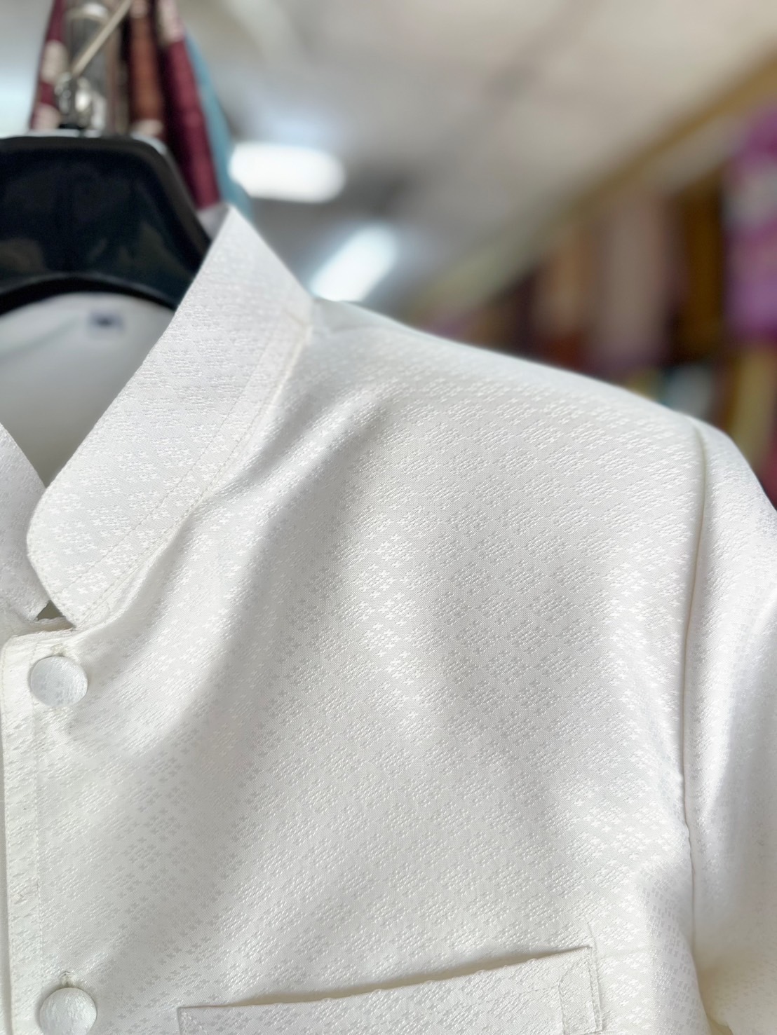 เสื้อสูทไหมคอพระราชทาน แขนยาว เนื้อยกดอก ไหมแท้ สีขาว Size M รหัส DM-ST-02226801