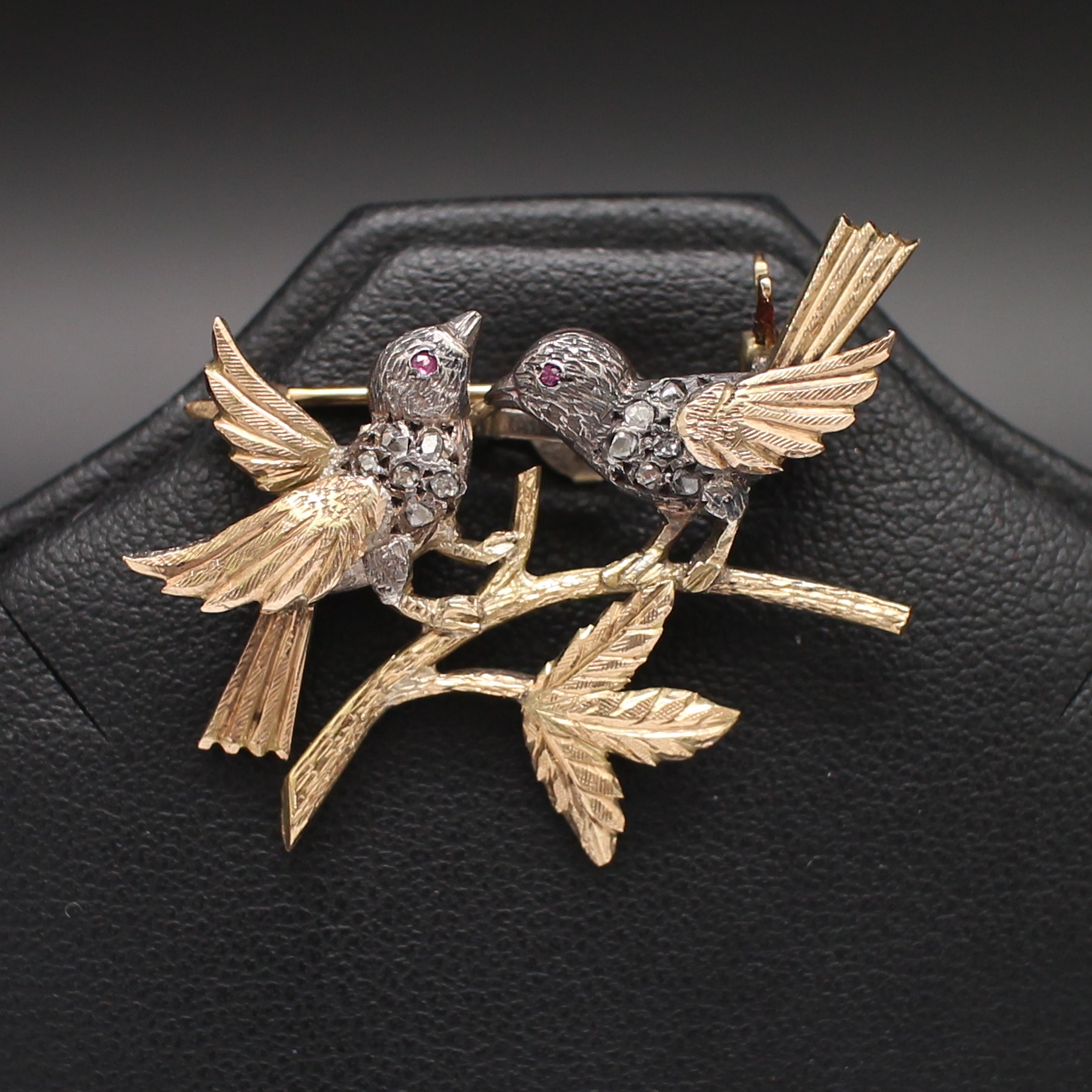 CL25013 เข็มกลัดนกคู่ ฝังเพชรแท้ ทองแท้ 14k นน.รวม 4.6 กรัม