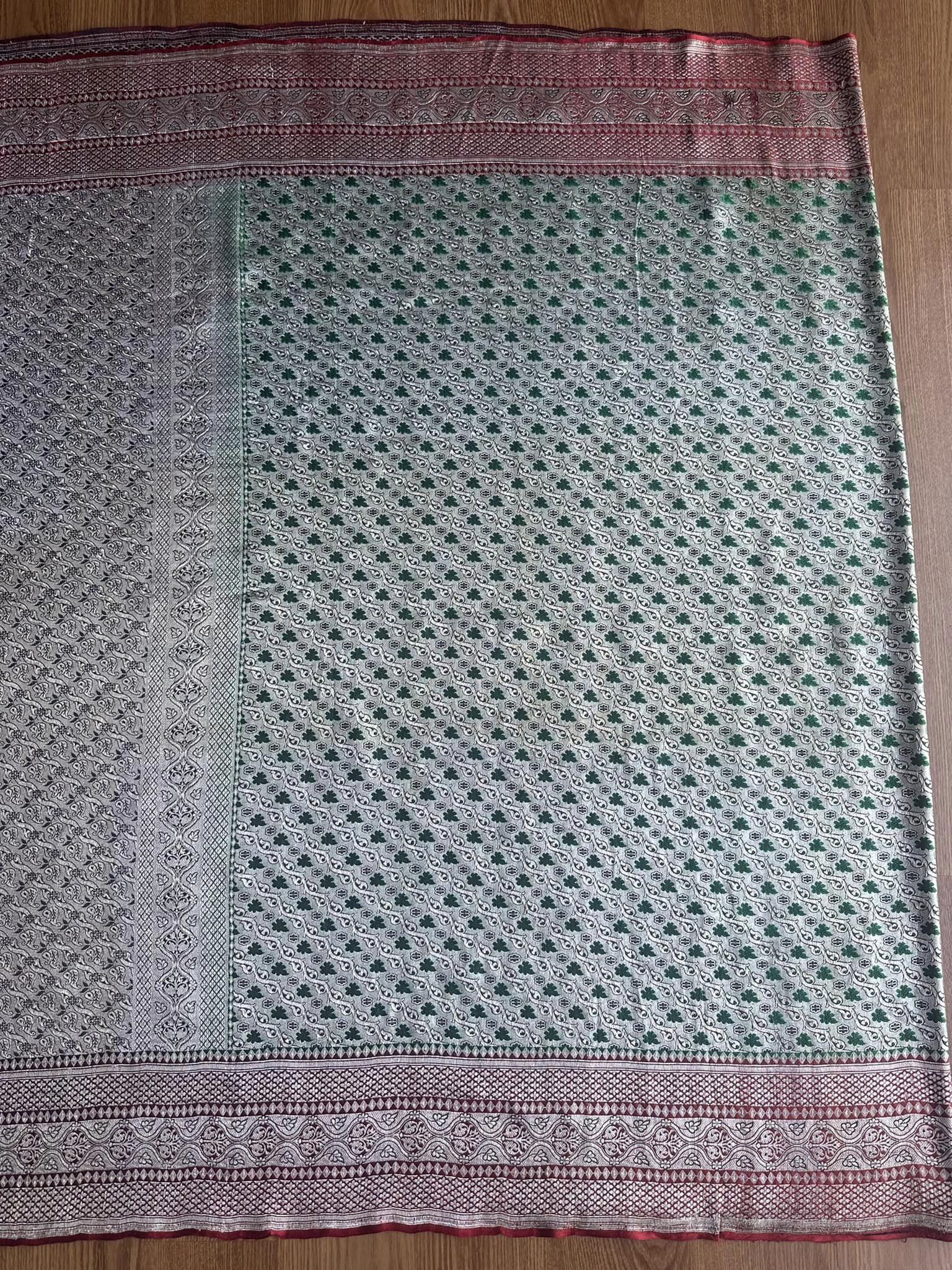 ซิ่น ผ้าปาโตล่ายกเงิน เส้นยืนไหมแท้ ขนาด 108x220ซม มีหน้านาง พื้นสีส้ม-เขียว รหัส N9-SIL0523661