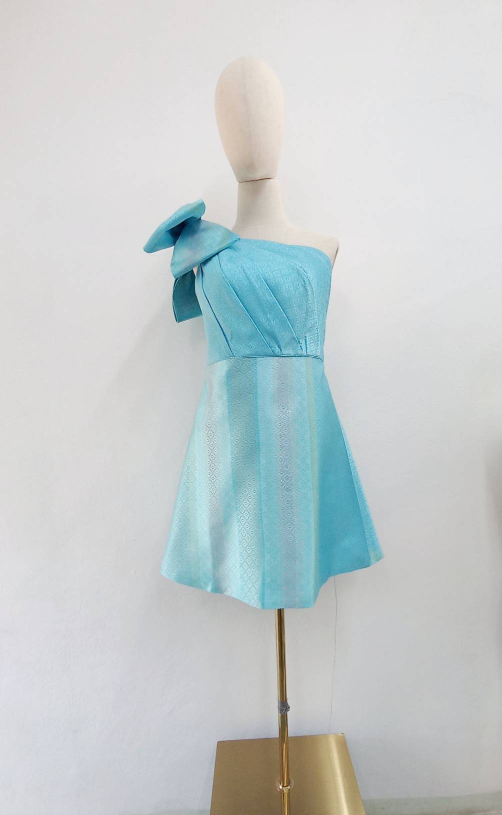 แบบตัดชุด เดรสผ้าไหม (ไม่รวมผ้า) chobmai x ARW รหัส CUT-ARW-11767