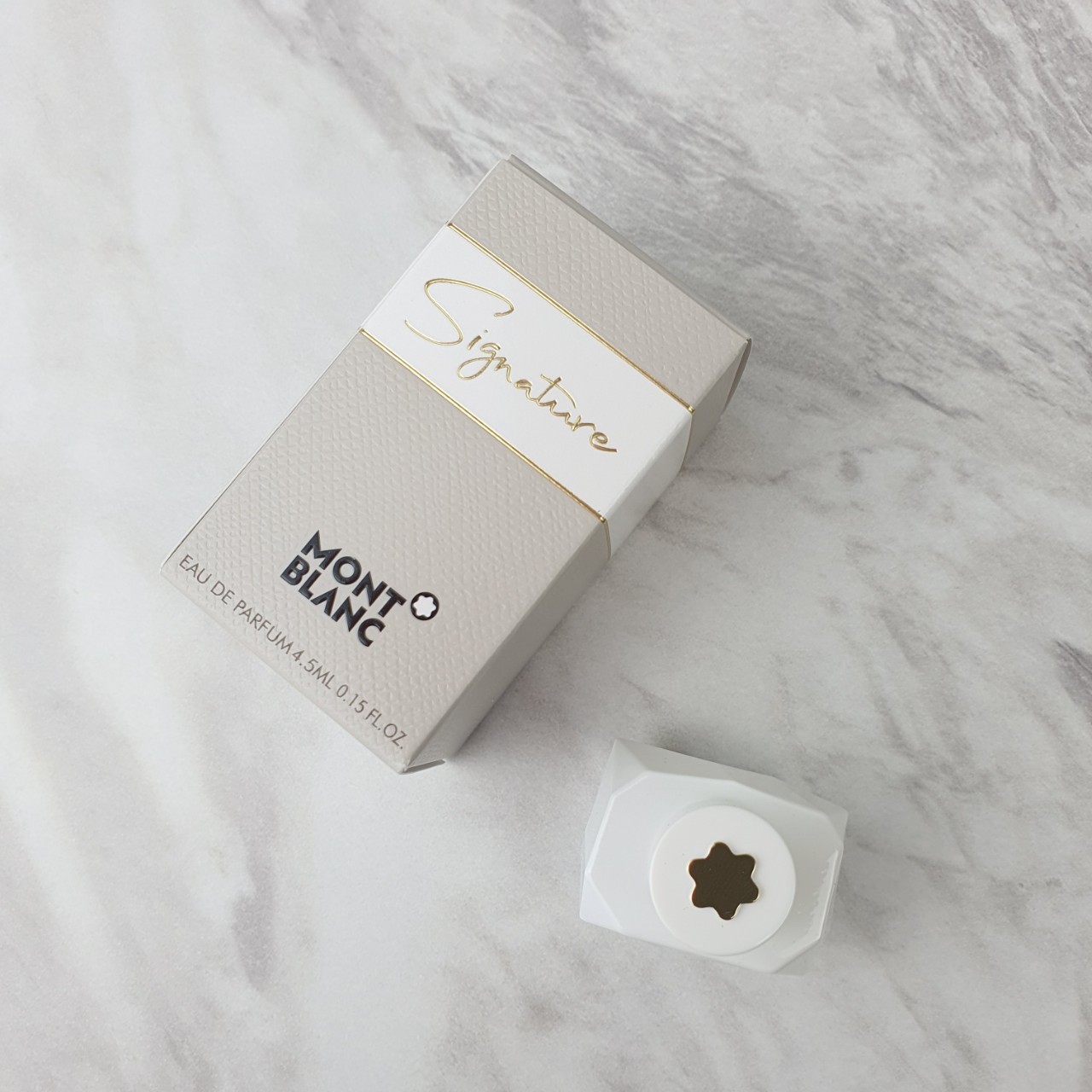 น้ำหอมจิ๋วมินิ MontBlanc Signature EDP 4.5ml แบบแต้มมีกล่อง ( Mini Perfume น้ำหอมขนาดพกพา) น้ำหอมจิ๋วมินิ ขวดน่ารัก ตั้งโชว์ก็สวย พกพาก็สะดวก หัวแต้มตามจุดชีพจร