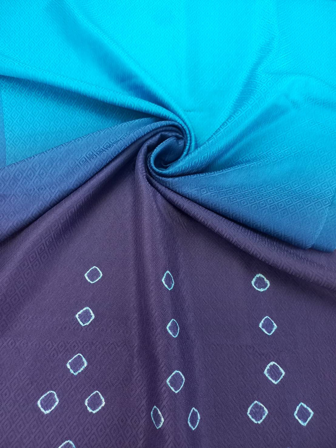 ผ้าคลุมไหล่ไหม ยกดอก มัดย้อม ไล่เฉดสี ขนาด 65x200ซม. สีฟ้าน้ำทะเล-สีน้ำเงินนาวี รหัส ZYE-TT-0717681