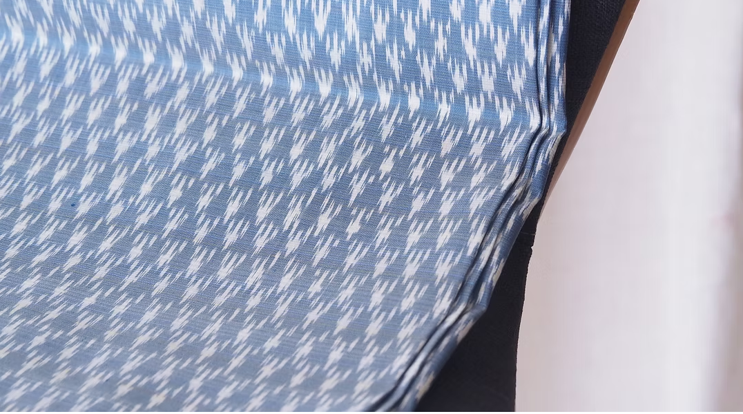 ซิ่น ผ้าไหมมัดหมี่ ไหมบ้าน ขนาด 1x2หลา พื้นสีฟ้า รหัส CISP-CT-0613682