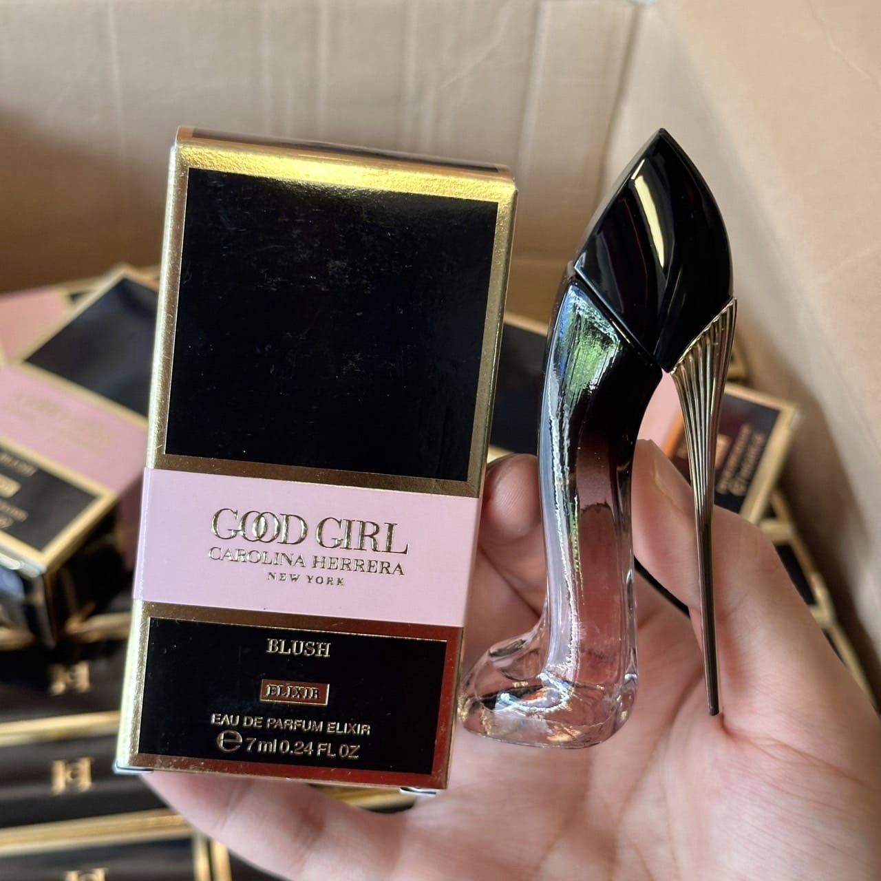 น้ำหอมจิ๋วมินิ Carolina Herrera Good Girl 𝐁𝐥𝐮𝐬𝐡 𝐄𝐃𝐏 𝐄𝐥𝐢𝐱𝐢𝐫 7mlแบบแต้มมีกล่อง ( Mini Perfume น้ำหอมขนาดพกพา) น้ำหอมจิ๋วมินิ ขวดน่ารัก ตั้งโชว์ก็
