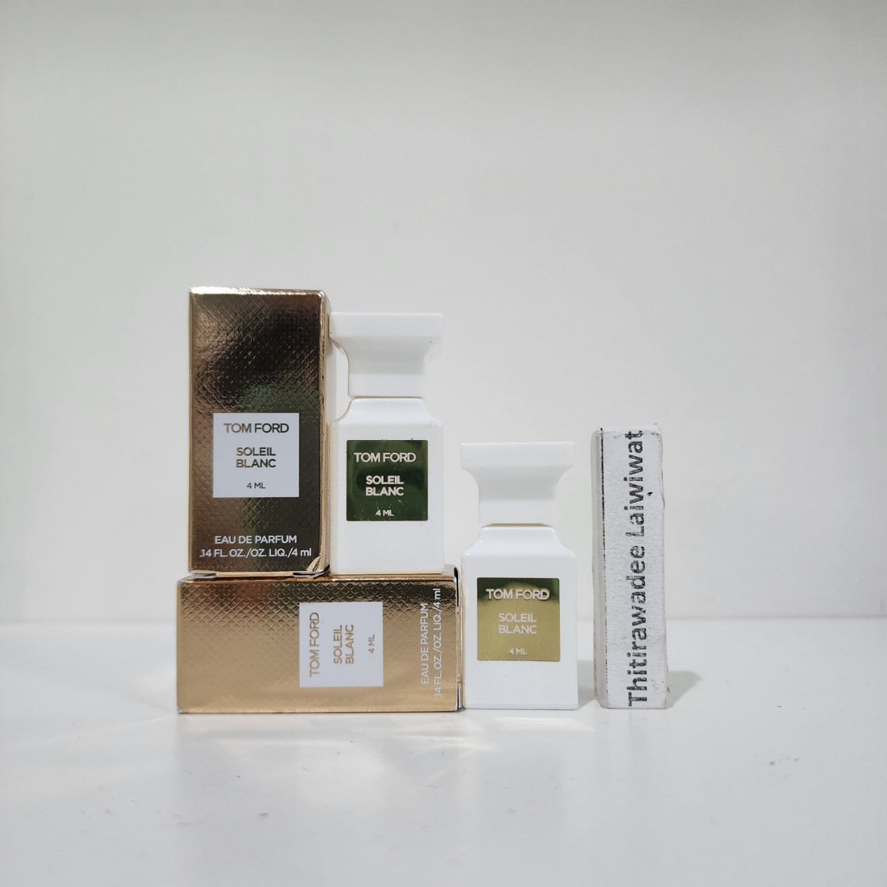 น้ำหอมจิ๋วมินิ Tom Ford Soleil Blanc EDP 4ml แบบแต้มมีกล่อง ( Mini Perfume น้ำหอมขนาดพกพา) น้ำหอมจิ๋วมินิ ขวดน่ารัก ตั้งโชว์ก็สวย พกพาก็สะดวก หัวแต้มตามจุดชีพจร