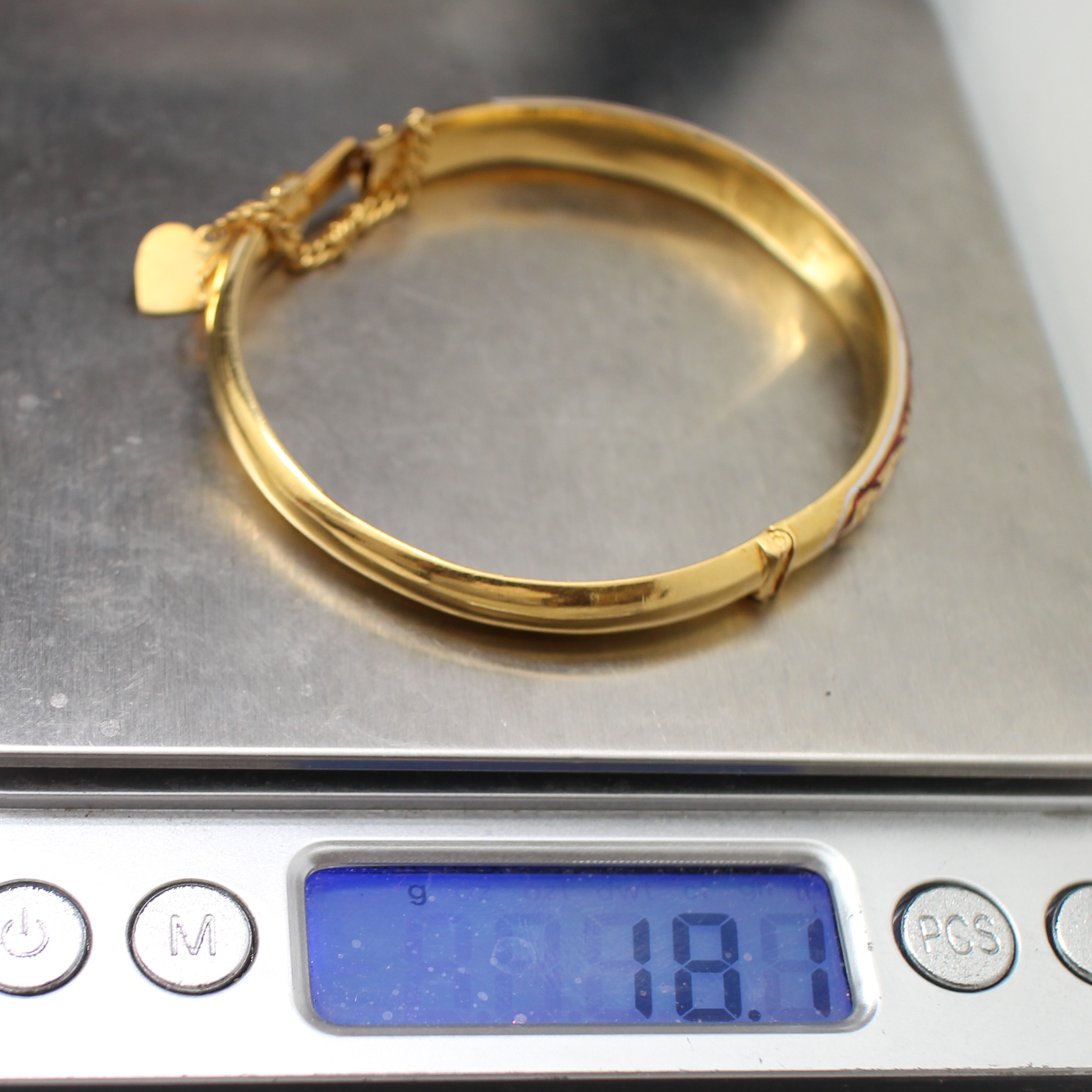 BL25014 กำไลทองลงยาสีแดงฝังเพชร เพชรแท้ 3 เม็ด 0.45 กะรัต ทองแท้ 90% นน.รวม 18.1 กรัม เส้นผ่านศูนย์กลาง 5.2 ซม.