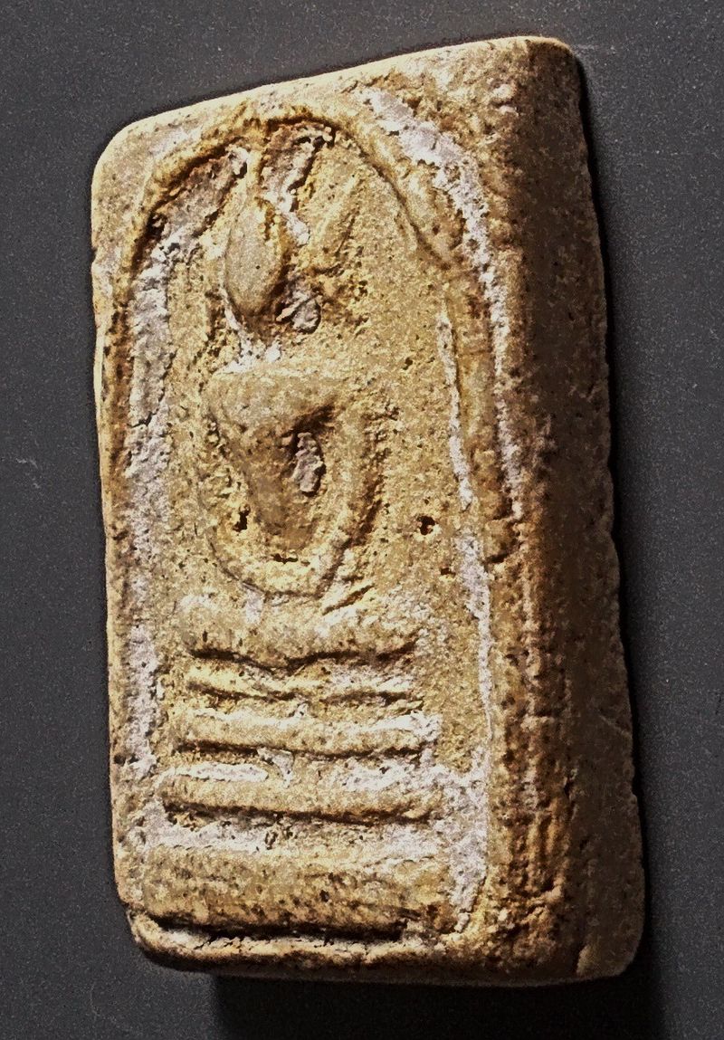 สมเด็จคะแนนหูบายศรี เนื้อผงแช่น้ำมนต์ ลป.นาค วัดระฆัง ปี 95