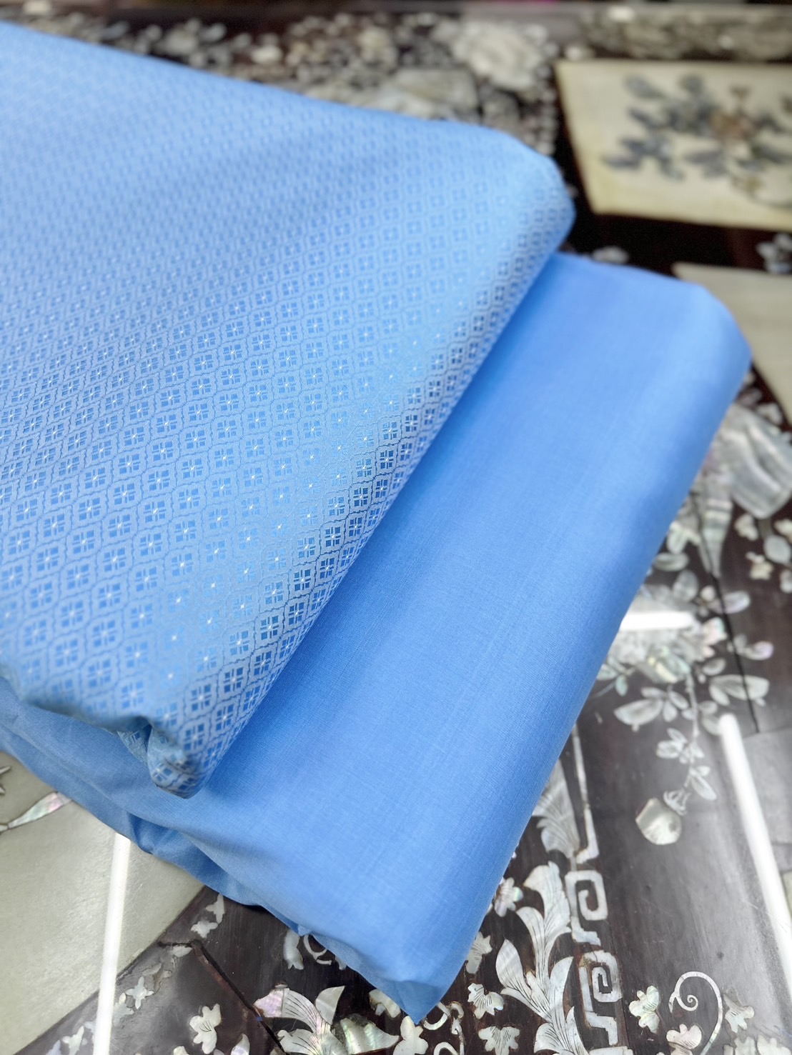 (ผ้าชุด)ไหมสีพื้น ตัดได้1ชุด (ผ้าพื้น 2เมตร+ผ้าซิ่น 2เมตร) สีฟ้า รหัส BC-ST-070468