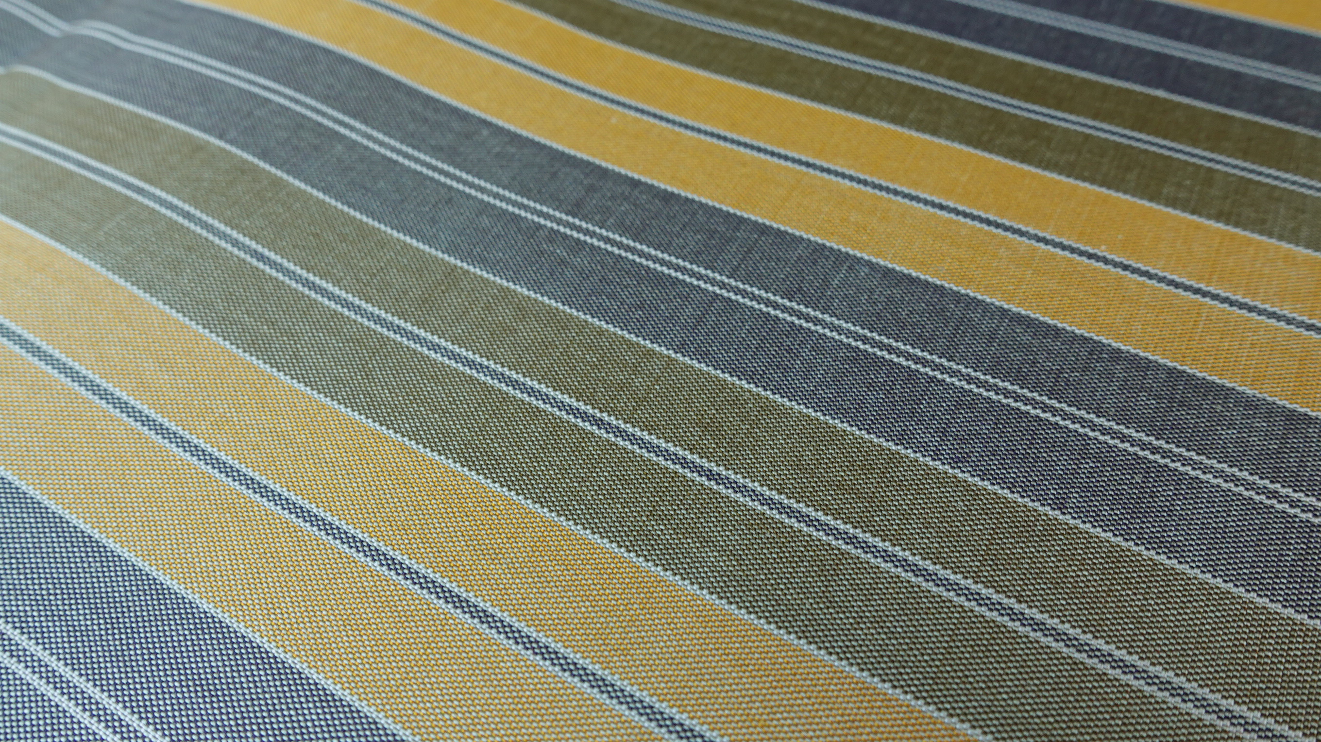 ผ้าไหม ลายริ้ว ไหมแท้ multicolor ลายขาวม้า สีเขียว (ราคาต่อเมตร) รหัส MC-76-P4583