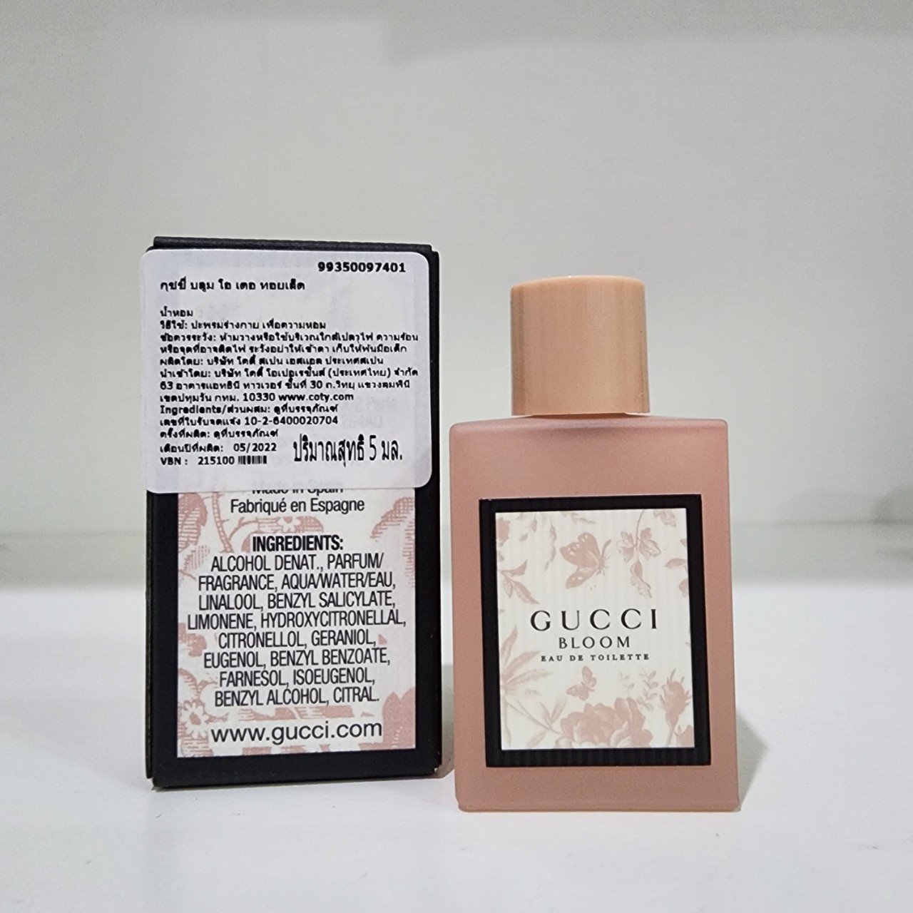 น้ำหอมจิ๋วมินิ Gucci Bloom Eau de Toilette 5ml กล่องป้ายไทย แบบแต้มมีกล่อง ( Mini Perfume น้ำหอมขนาดพกพา) น้ำหอมจิ๋วมินิ ขวดน่ารัก ตั้งโชว์ก็สวย พกพาก็สะดวก หัวแต้มตามจุดชีพจร