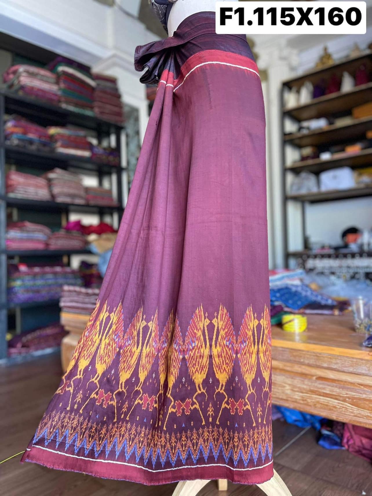 ซิ่น ผ้าซิ่นพระตะบอง สีธรรมชาติ ผ้าจาม 3ตะกอ ขนาด 115x160ซม. พื้นสีม่วงเปลือกมังคุด รหัส N9-SIL-F1
