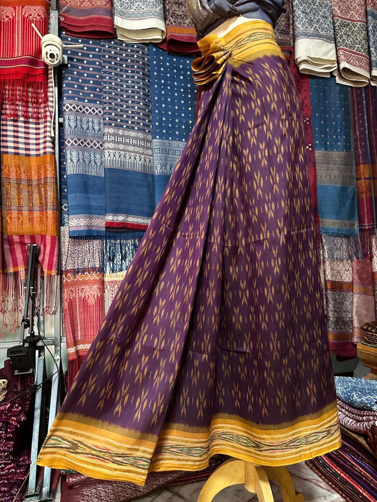 ซิ่น ไหมมัดหมี่ ผ้าปาโตล่า ขนาด 113x220ซม. พื้นสีม่วงเชิงเหลือง รหัส N9-SIL-051768A14