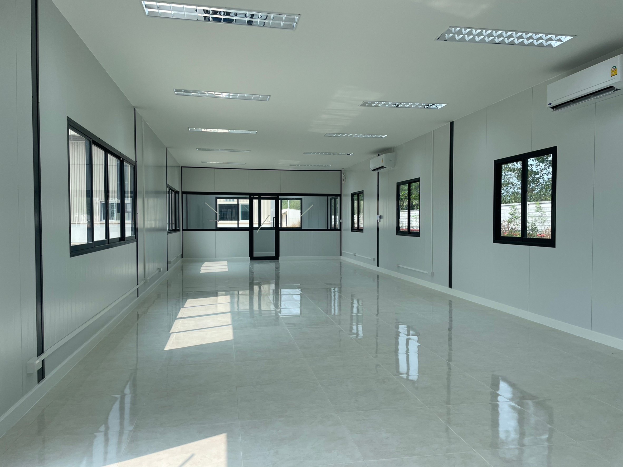 ออฟฟิศสำเร็จรูป บริษัทเหลียงซิ ขนาด5.00x20.00x4.50 เมตร