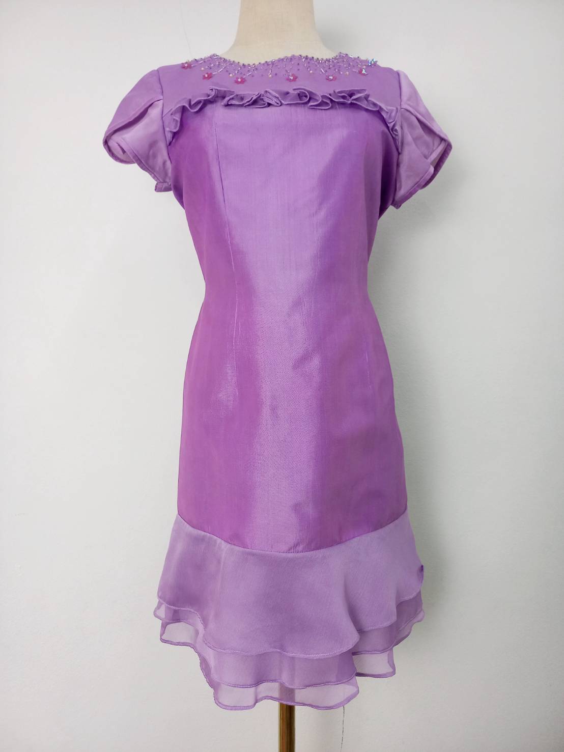 ชุดผ้าไหมตัดสำเร็จ ชุดแซก ชุดเดรสผ้าไหมมัดหมี่ยกดอก เฉดสีม่วง ไซส์ M รหัส WR-38-0320682