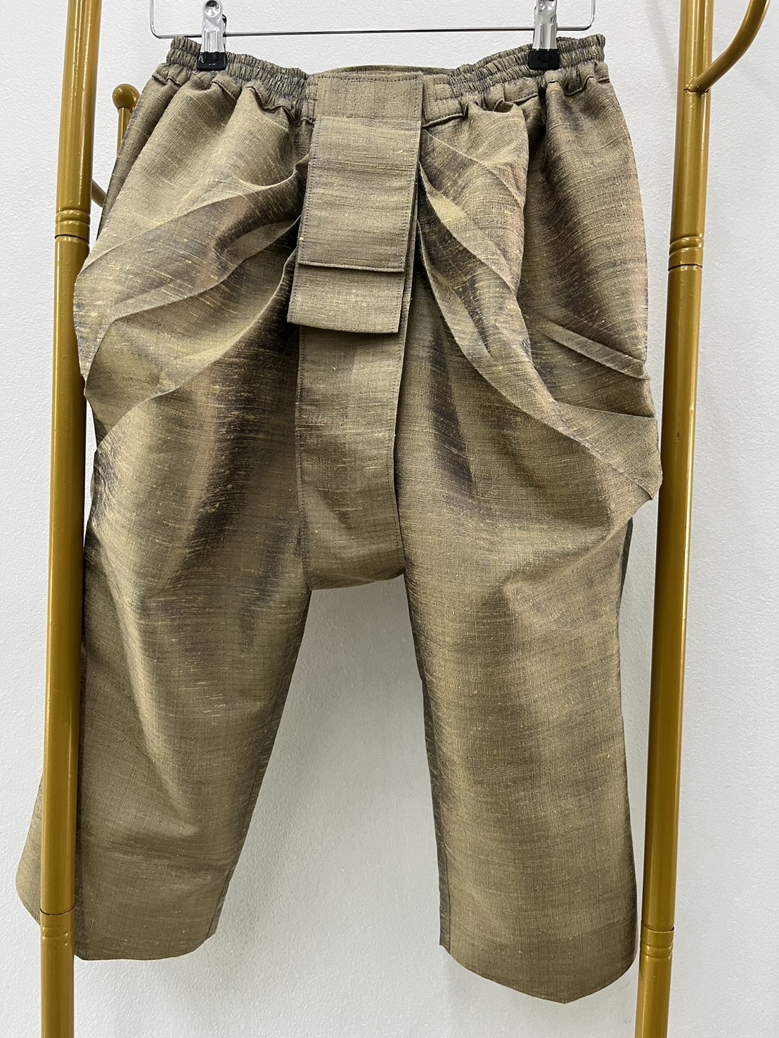 สั่งตัดเย็บ โจงกระเบน เอวยางยืด ติดตะขอ มีซิปซ่อนหลังทบหน้าผ้าโจง ทรงตามแบบ (ไม่รวมผ้า) รหัส CUT-JHN-0730671