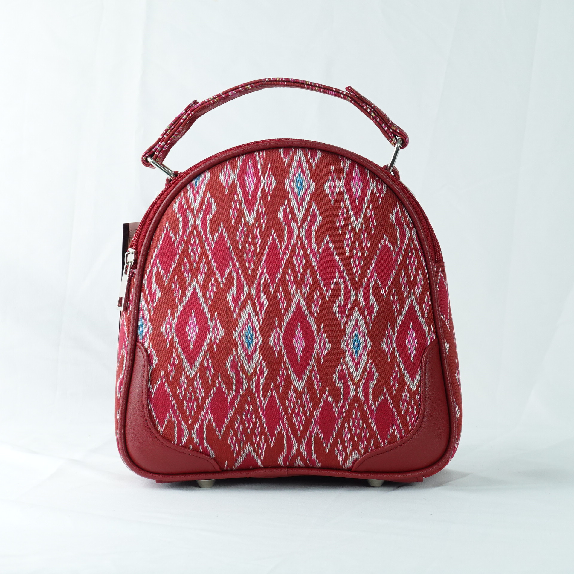 กระเป๋าถือไหมแท้ทรงโดมหลังเต่า พร้อมสายสะพาย ขนาด 8x21x21 ซม. ความสูงหูจับ 7 ซม. สีแดง รหัส GO-TT-060468149