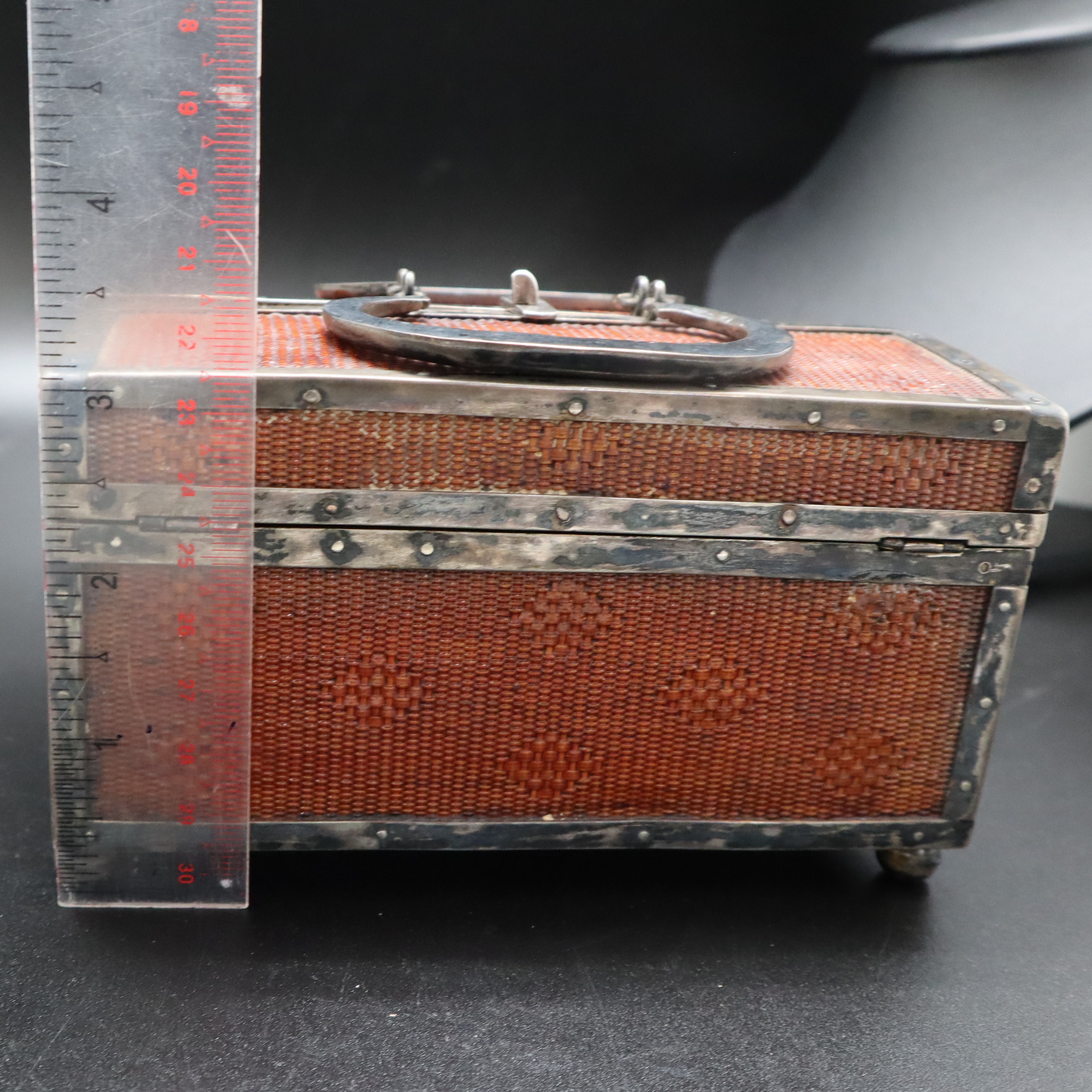 SI295 กระเป๋าย่านลิเภาเลี่ยมเงินบุกไม้ ขนาดกว้าง 3.8 นิ้ว ยาว 5.7 นิ้ว สูง 3 นิ้ว