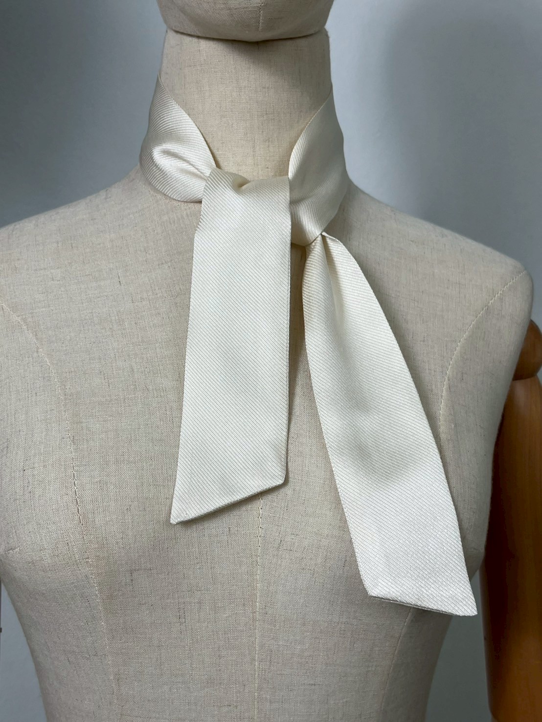 ไทริ้บบิ้น ผ้าไหมลายริ้ว 4ตะกอ ขนาด 5 x 86.5 cm (ผลิตขั้นต่ำ 8 เส้น)