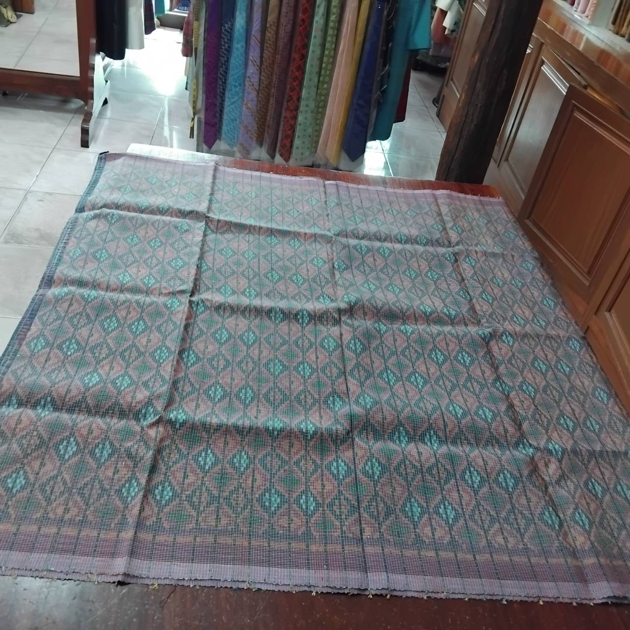 ซิ่น ผ้าไหมมัดหมี่ 3ตะกอ ผ้ากาบบัว ไหมบ้านแท้ ขนาด 1x2เมตร สีน้ำตาลเทา รหัส R2Q-NY-0828671