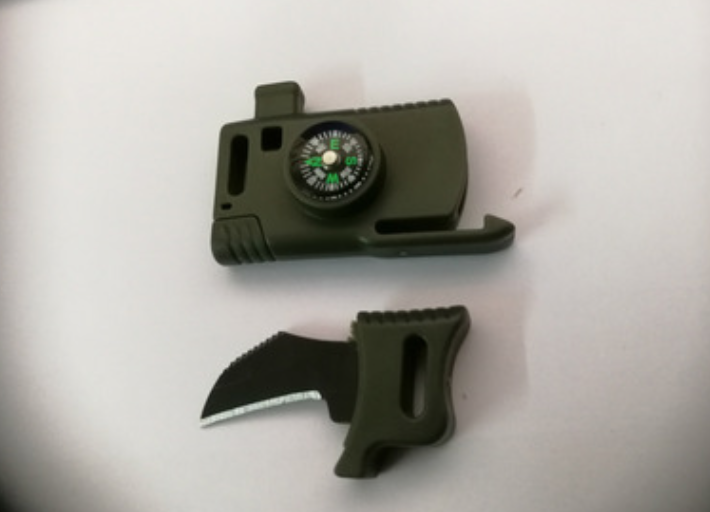 ตัวล็อคก้ามปู ซ่อนมีด มีเข็มทิศ,แท่งจุดไฟและนกหวีดในตัว