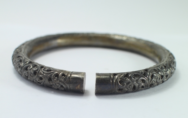 SI0083 กำไลเงินฉลุลลาย 2 อัน(1คู่) นน.รวม 31.7 กรัม งานเก่าสวย