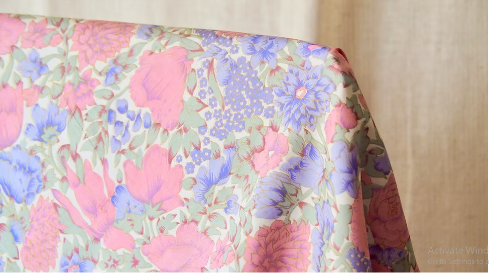 ผ้าพันคอไหมพิมพ์ลาย สี่เหลี่ยมจัตุรัส ขนาด 100x90ซม.ลายดอกไม้ พื้นสีขาวดอกสีชมพู รหัส ZTG-CT-103351