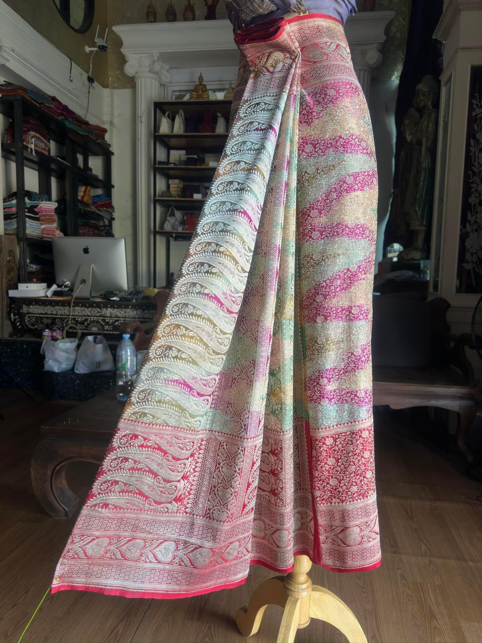 ซิ่น ผ้าปาโตล่า ไหมแท้ มีหน้านาง ขนาด 110x210ซม. สีคละสี รหัส N9-SIL-GN4