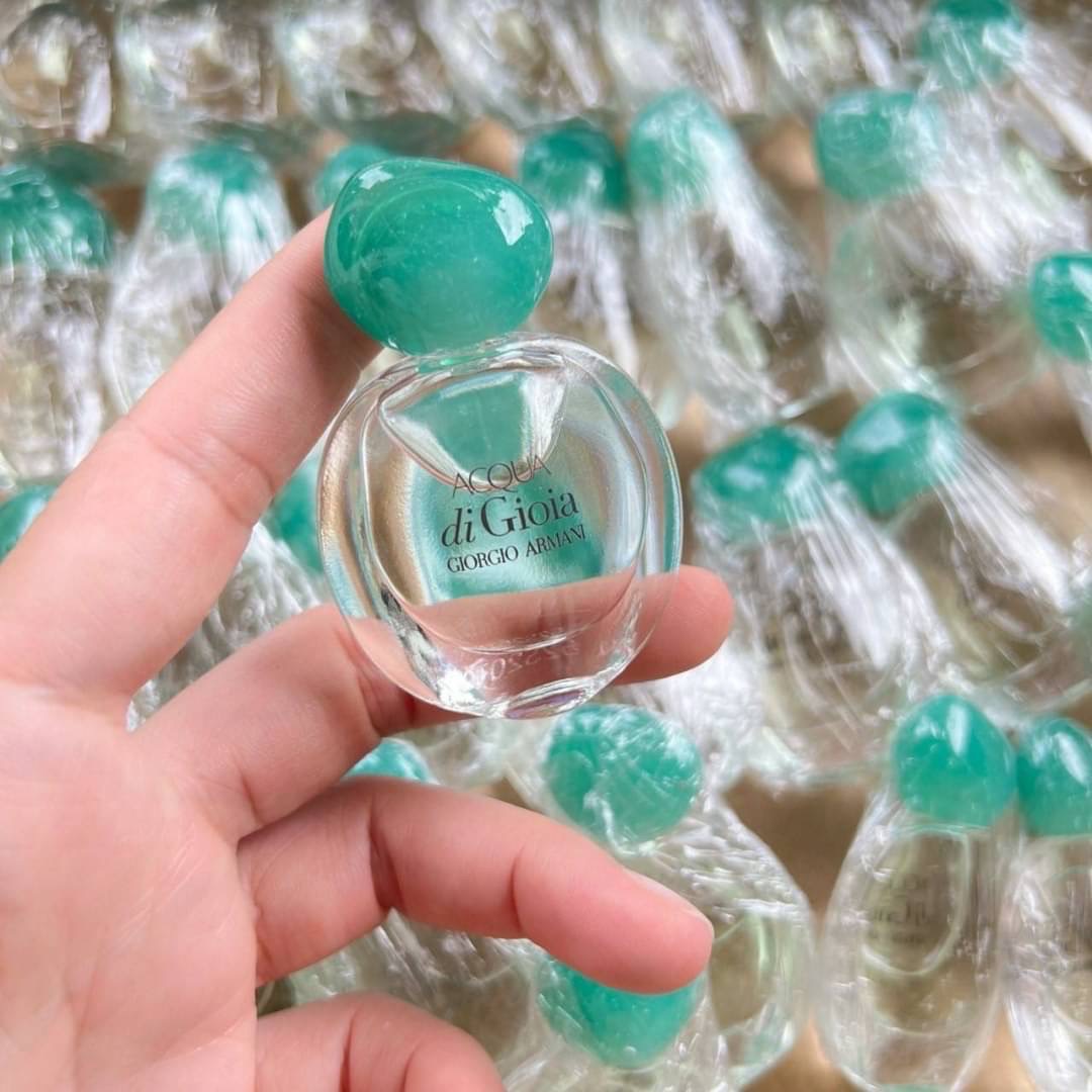 น้ำหอมจิ๋วมินิ Giorgio Armani Acqua Di Gio Gioia EDP 5ml Mini - ฝาเขียว แบบแต้ม ( Mini Perfume น้ำหอมขนาดพกพา) น้ำหอมจิ๋วมินิ ขวดน่ารัก ตั้งโชว์ก็สวย พกพาก็สะดวก หัวแต้มตามจุดชีพจร