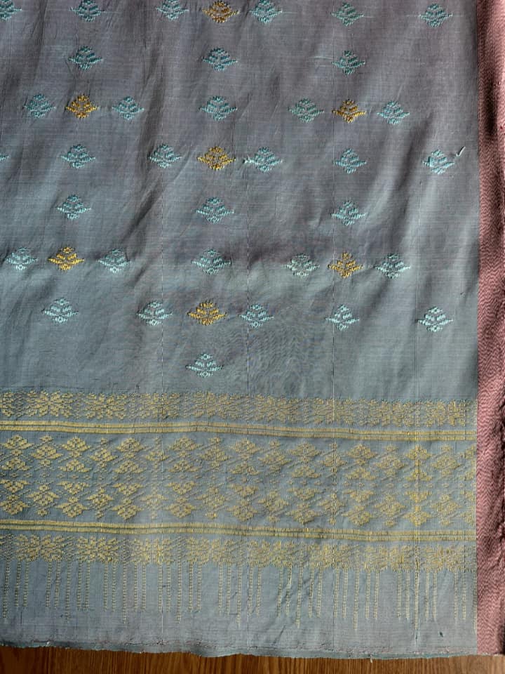 ซิ่น ผ้าซิ่นอัญญานาง ไหมบ้านทอมือ สีธรรมชาติ ขนาด 120x190ซม ลายบัวสวรรค์ พื้นสีฟ้า รหัส N9-SIL0530663