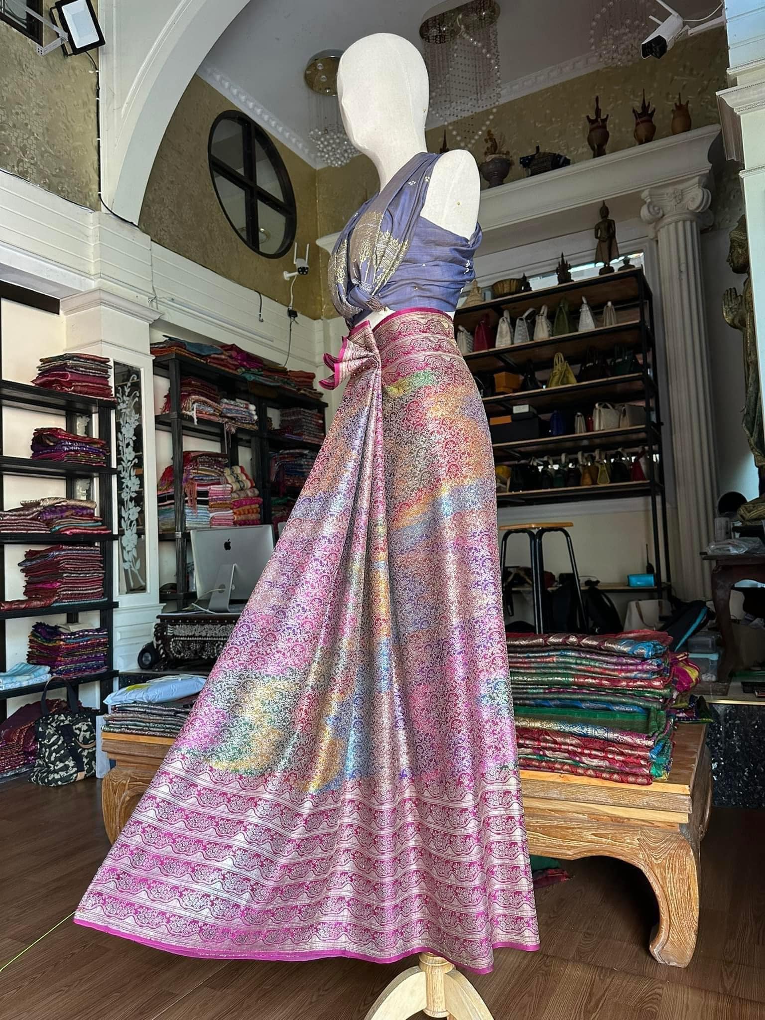 ซิ่น ผ้าปาโตล่า เส้นยืนไหมแท้ ขนาด 114x220ซม. สีคละสี รหัส N9-SIL-GN2