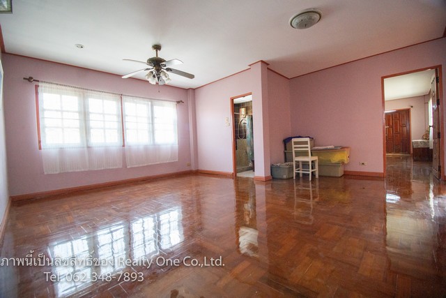 ขาย บ้าน 3 ชั้น ลาดพร้าว 87 แยก 16 เนื้อที่ 104 ตรว. หลังมุม ทำเลดี คุ้มราคา