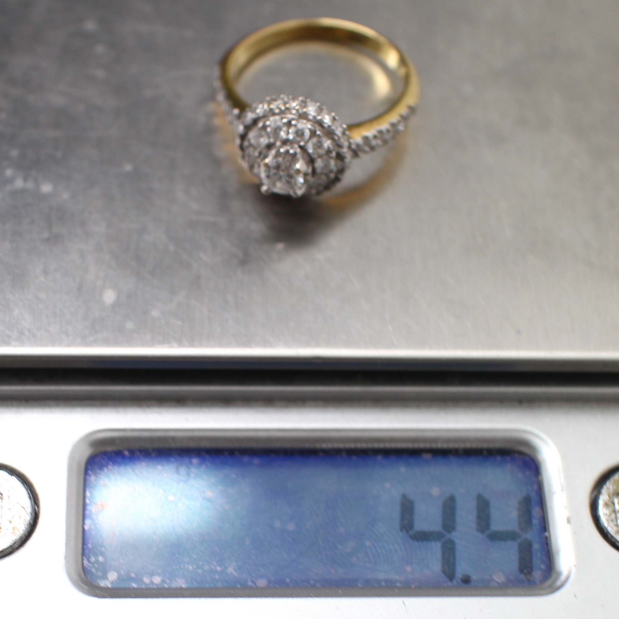 RG250112 แหวนเพชรชูล้อมเพชร เพชรเม็ดกลาง 0.23 กะรัต เพชรล้อม 41 เม็ด 0.73 กะรัต ทองแท้ 18k นน.รวม 4.4 กรัม ขนาดแหวน 53.5