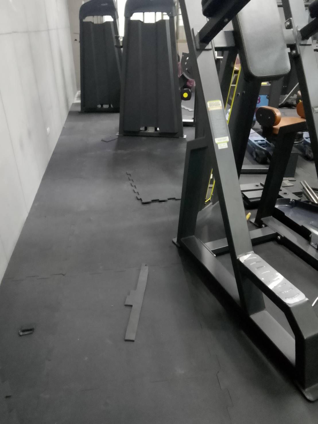 พื้นยางฟิตเนส แบบจิ๊กซอว์ Jigsaw fitness rubber flooring หนา10mm ราคา850บาท ตรม