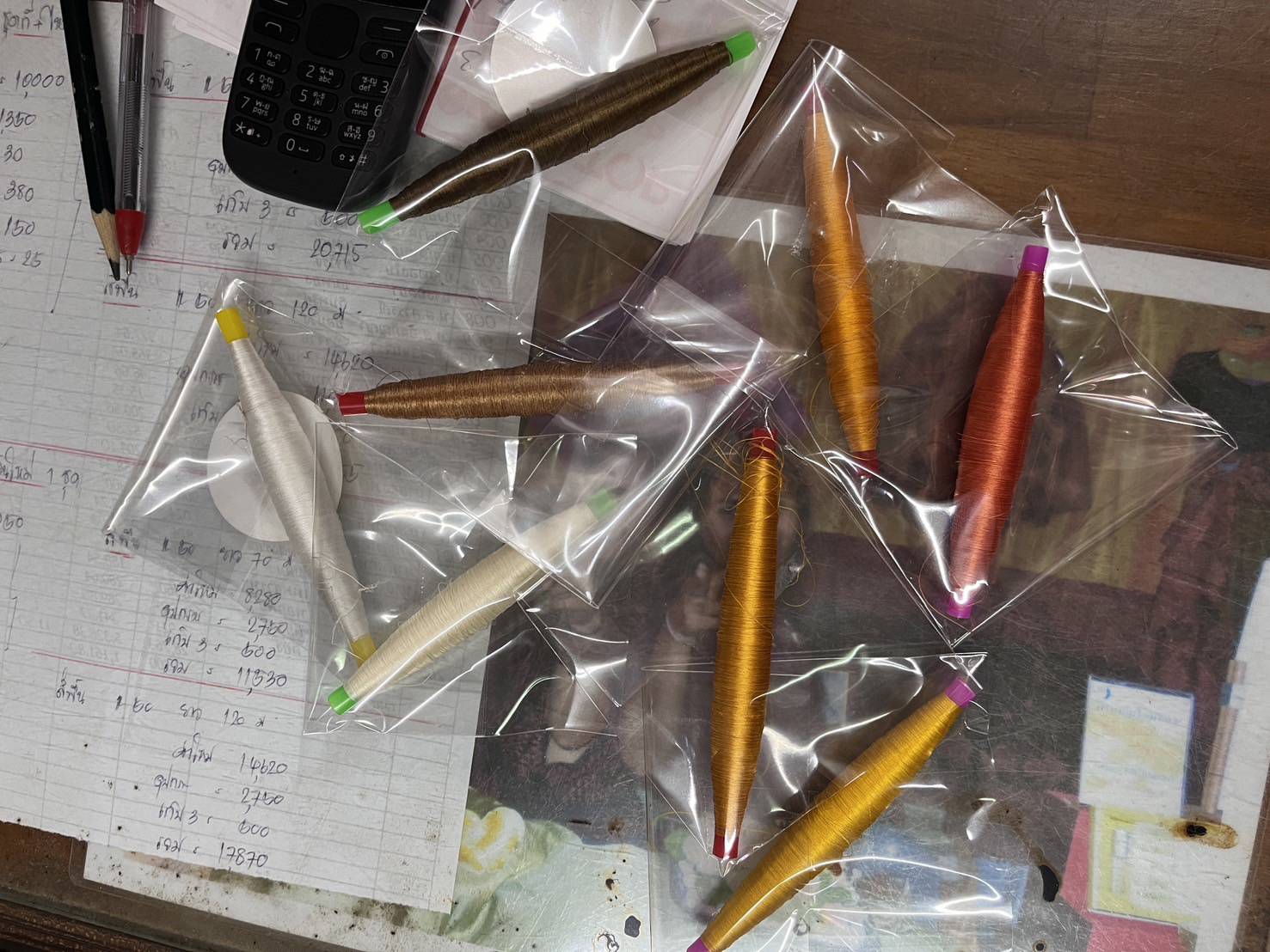 ด้ายไหมแท้ สำหรับงานปัก เลือกตามเฉดสี รหัส RNB-0821671