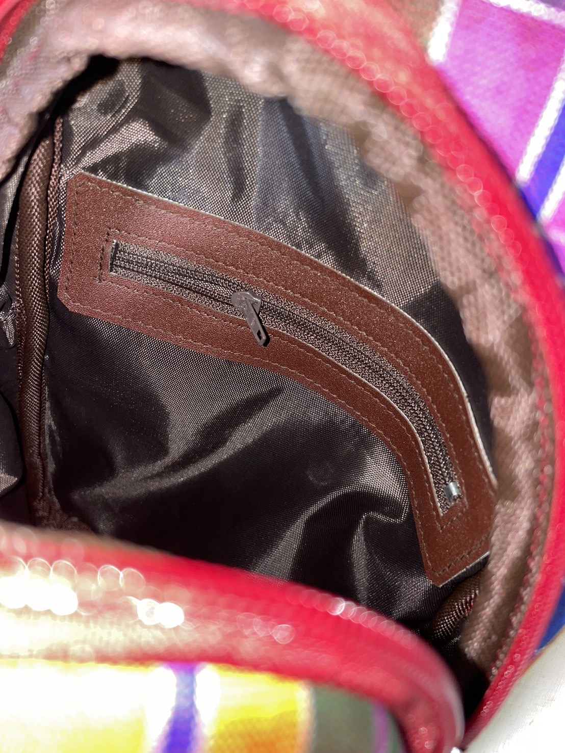 กระเป๋าเป้ ผ้าไหมแท้ ลายผ้าขาวม้า ขนาด 32x23x10ซม. สีคละสี รหัส GO-ME-0120681