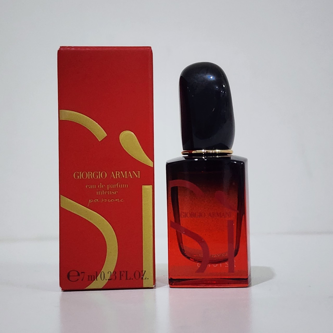 น้ำหอมจิ๋วมินิ Giorgio Armani Si Passione Intense 2024 -7ml แบบแต้มมีกล่อง ( Mini Perfume น้ำหอมขนาดพกพา) น้ำหอมจิ๋วมินิ ขวดน่ารัก ตั้งโชว์ก็สวย พกพาก็สะดวก หัวแต้มตามจุดชีพจร