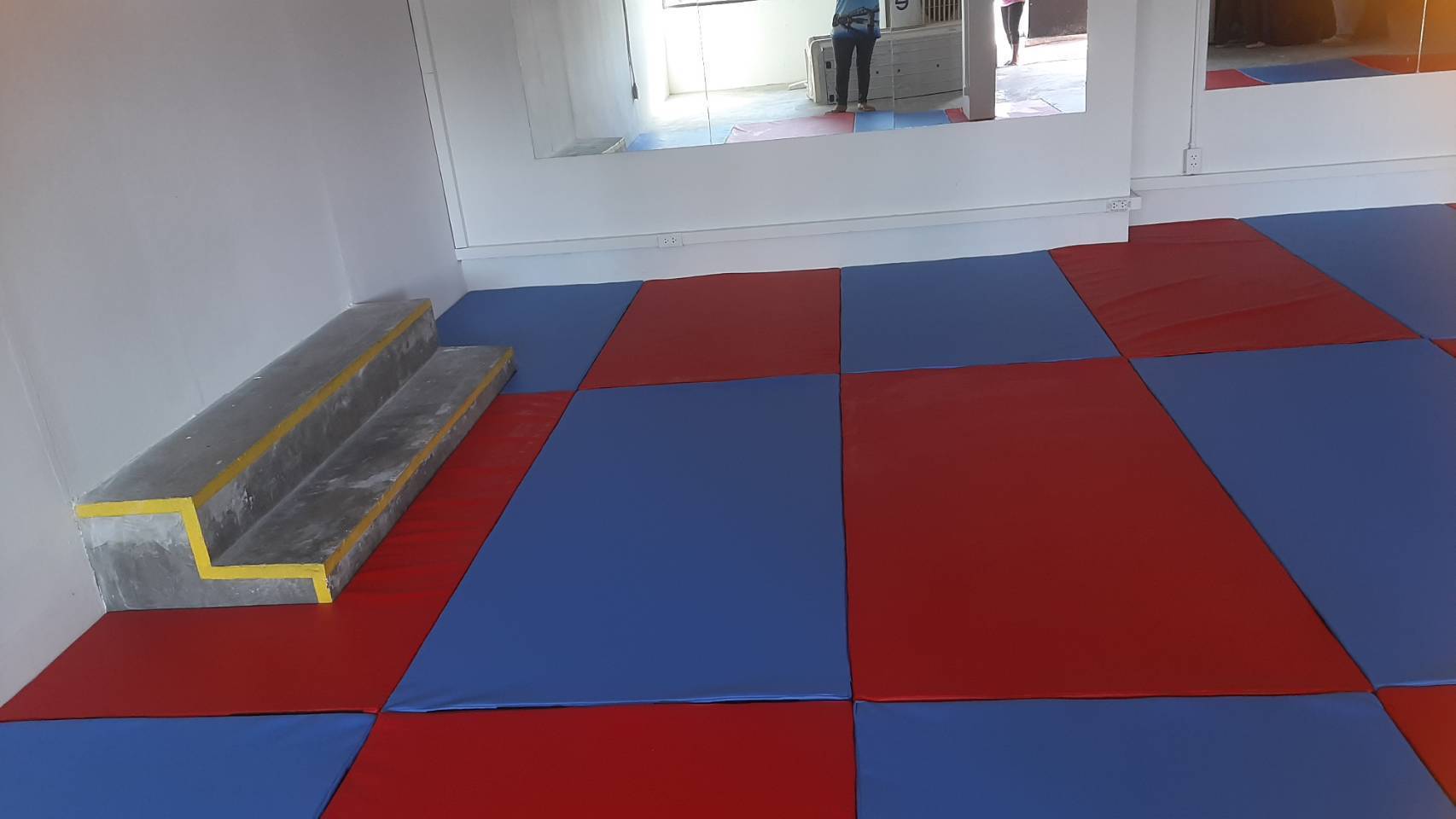 เบาะรองนอน เล่นโยคะ ออกกำลังกายขนาด1x2mหนา3cm ราคา1,300บาท