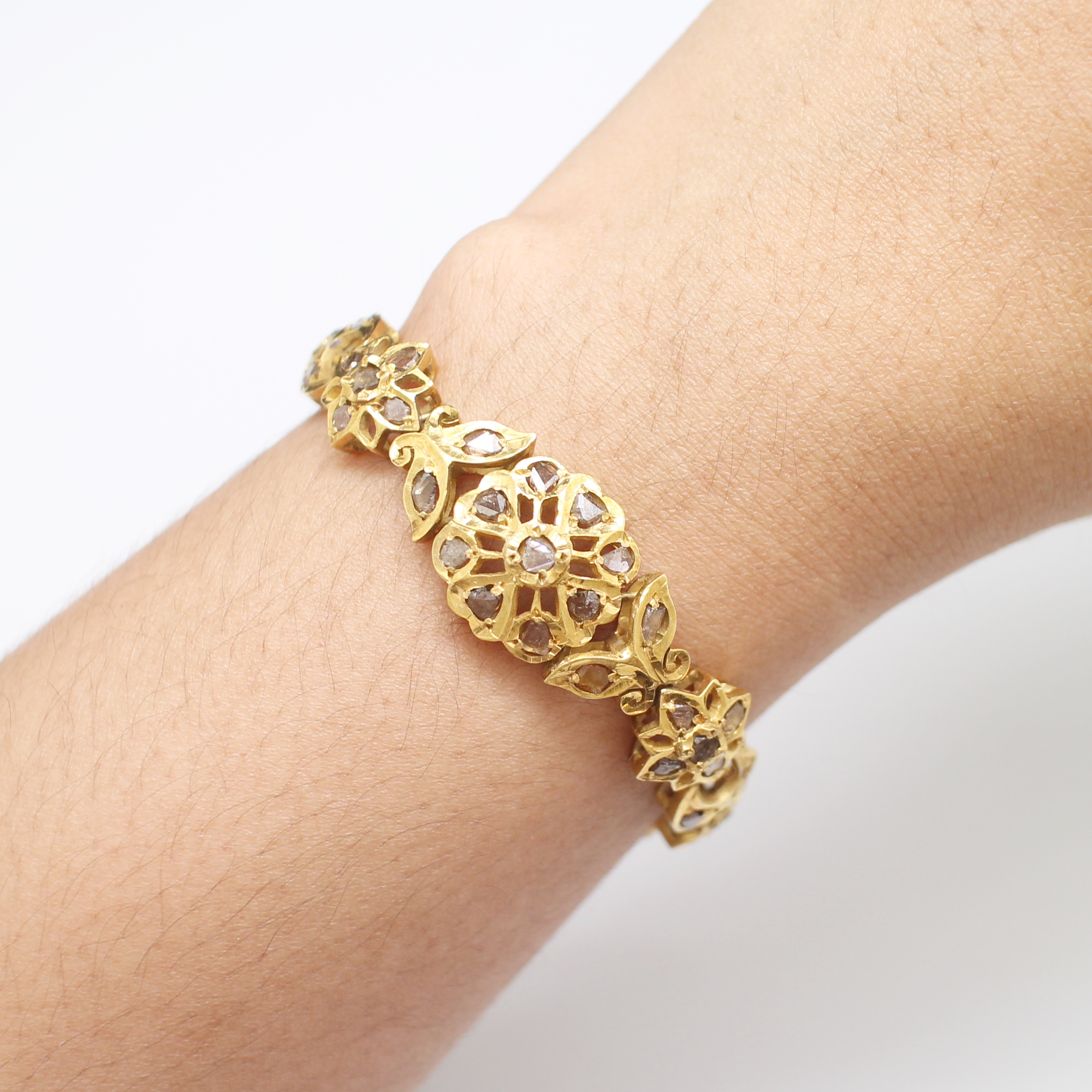 BL25090 สร้อยข้อมือเพชรซีกดอกไม้ ทองแท้ 90% นน.รวม 23.1 กรัม ยาว 17.5 ซม.