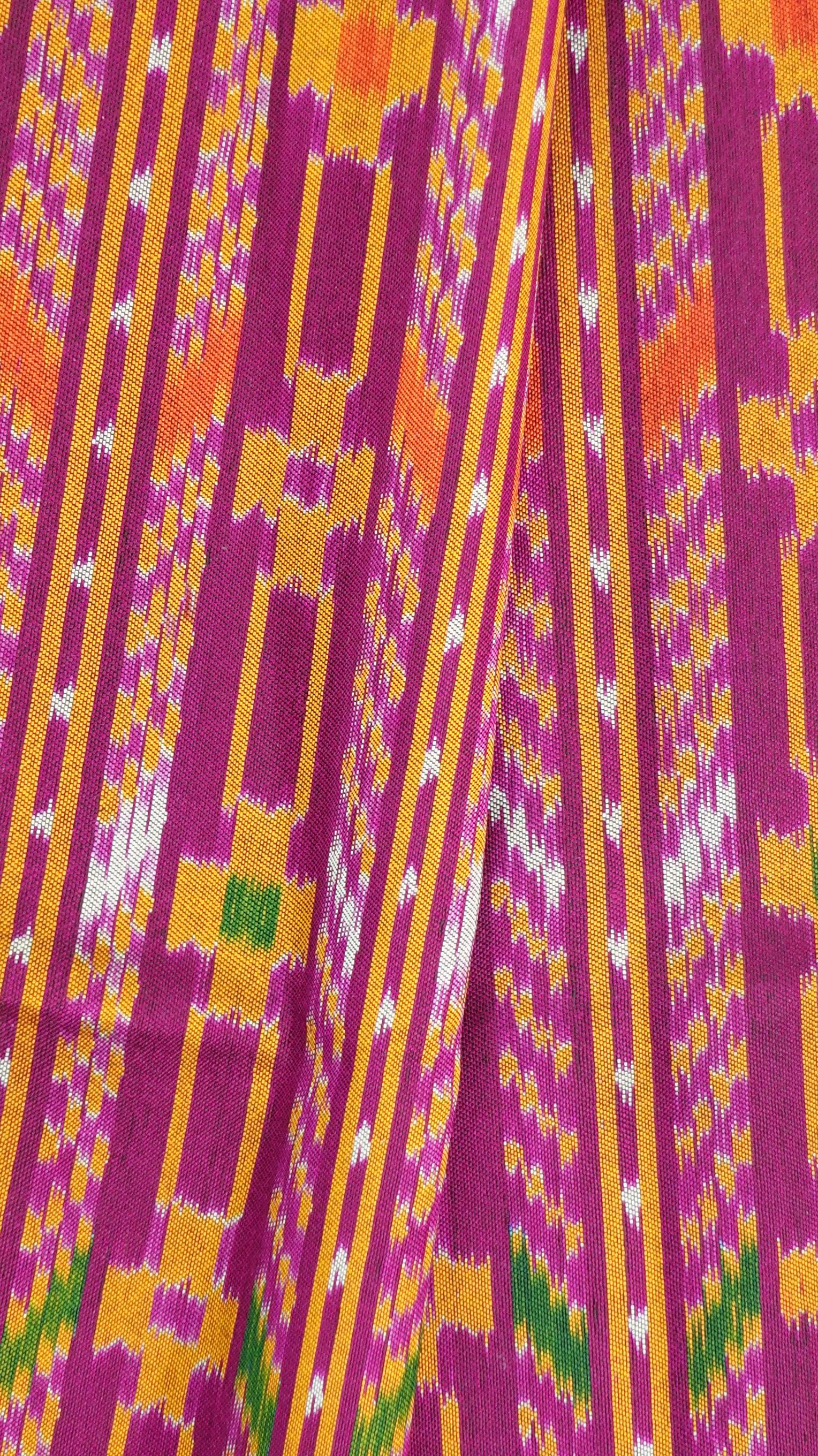 (ผ้าชุด)ไหมมัดหมี่ 3ตะกอ ไหมแท้ (ผ้าลาย 2เมตร+สีพื้น2เมตร) โทนสีชมพูอมแดง รหัส M3-ME-066-1222671