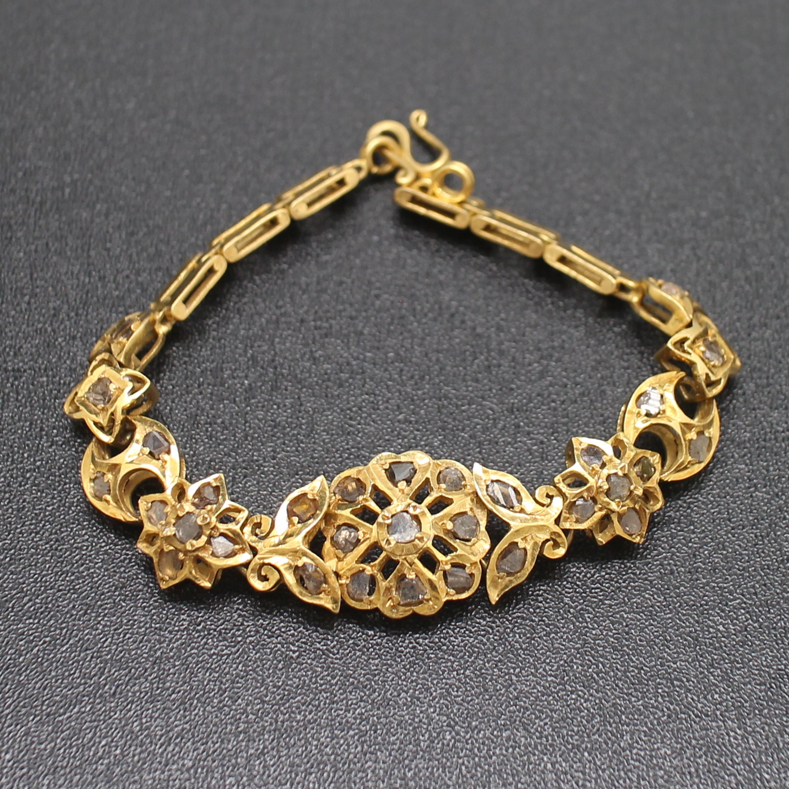 BL25090 สร้อยข้อมือเพชรซีกดอกไม้ ทองแท้ 90% นน.รวม 23.1 กรัม ยาว 17.5 ซม.