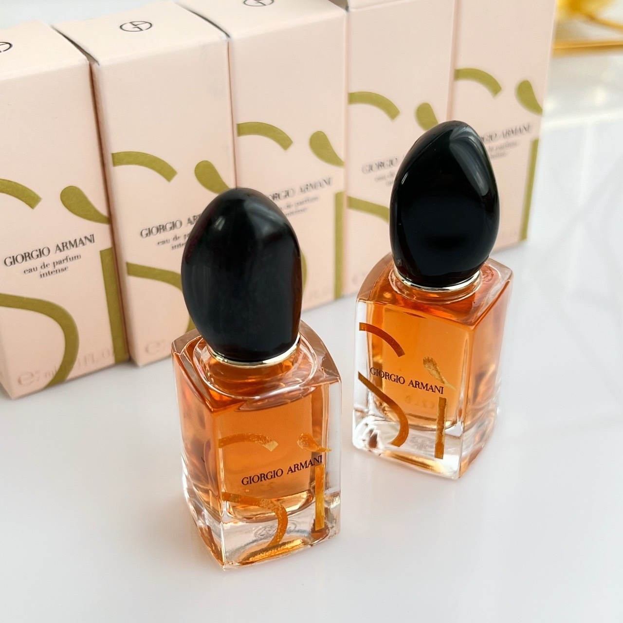 น้ำหอมจิ๋วมินิ Giorgio Armani Si Intense EDP (ปี 2023) 7ml แบบแต้มมีกล่อง ( Mini Perfume น้ำหอมขนาดพกพา) น้ำหอมจิ๋วมินิ ขวดน่ารัก ตั้งโชว์ก็สวย พกพาก็สะดวก หัวแต้มตามจุดชีพจร