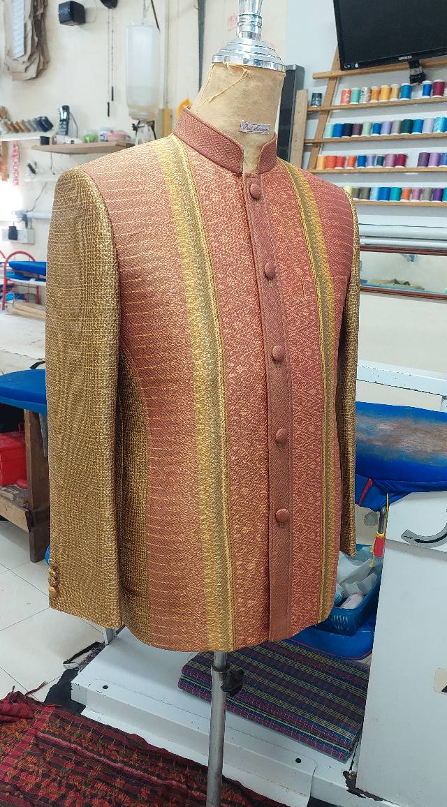 แบบตัด สูทพระราชทานชาย ผ้าไหม (ไม่รวมผ้า) chobmai x ARW รหัส CUT-ARW-0519671