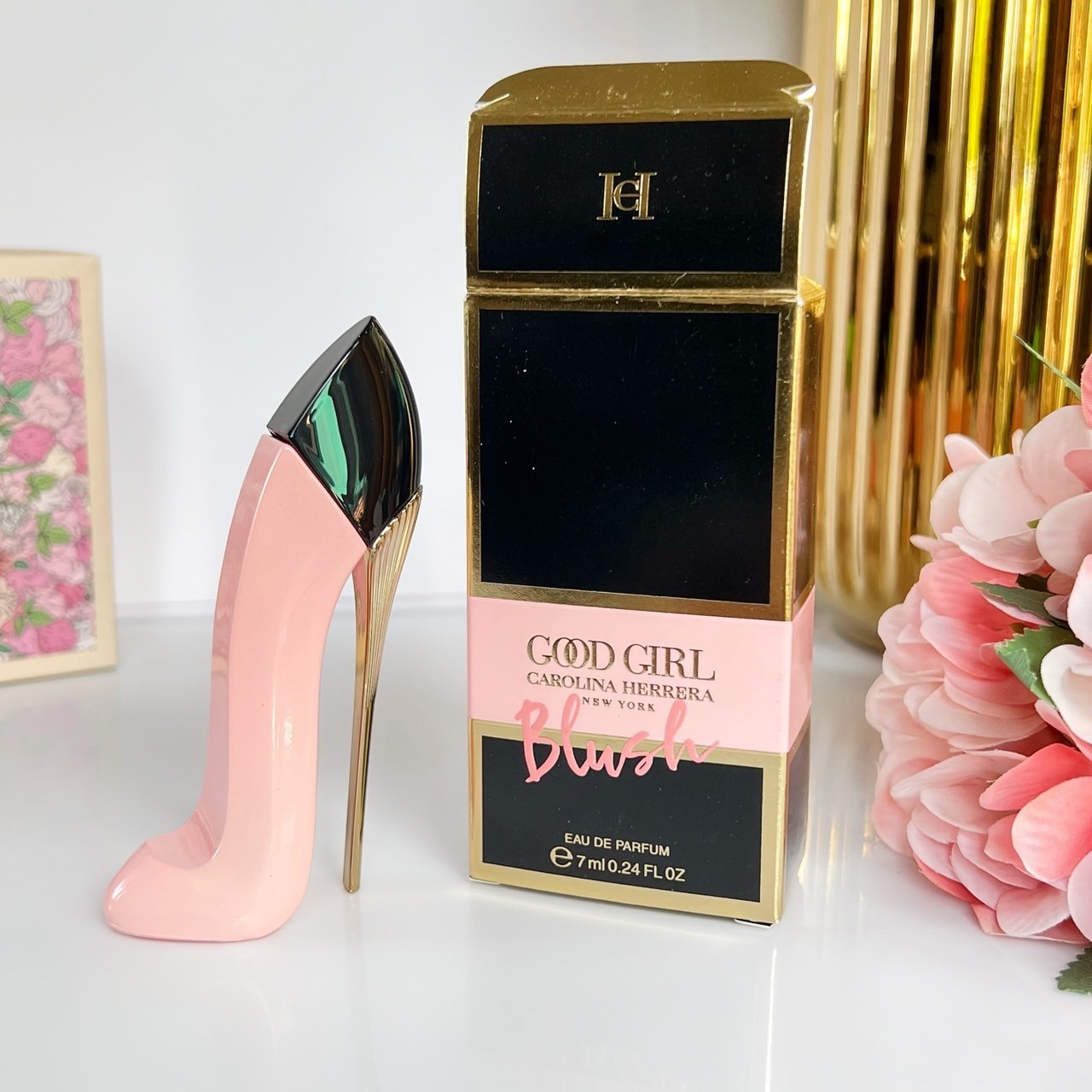 น้ำหอมจิ๋วมินิ Carolina Herrera Good Girl Blush EDP 7mlแบบแต้มมีกล่อง ( Mini Perfume น้ำหอมขนาดพกพา) น้ำหอมจิ๋วมินิ ขวดน่ารัก ตั้งโชว์ก็สวย พกพาก็สะดวก หัวแต้มตามจุดชีพจร