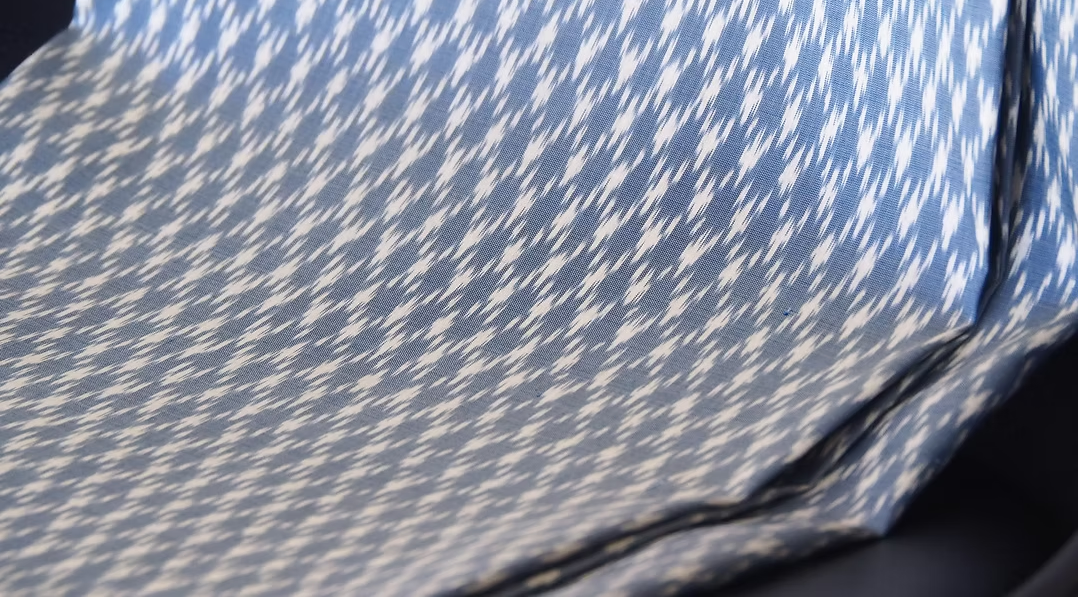 ซิ่น ผ้าไหมมัดหมี่ ไหมบ้าน ขนาด 1x2หลา พื้นสีฟ้าเทา รหัส CISP-CT-102540