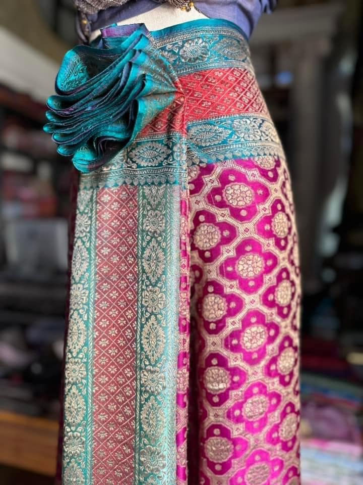 ซิ่น ผ้าปาโตล่า เส้นยืนไหมแท้ ขนาด 114x480ซม พื้นสีชมพู-เขียว รหัส N9-SIL0712662