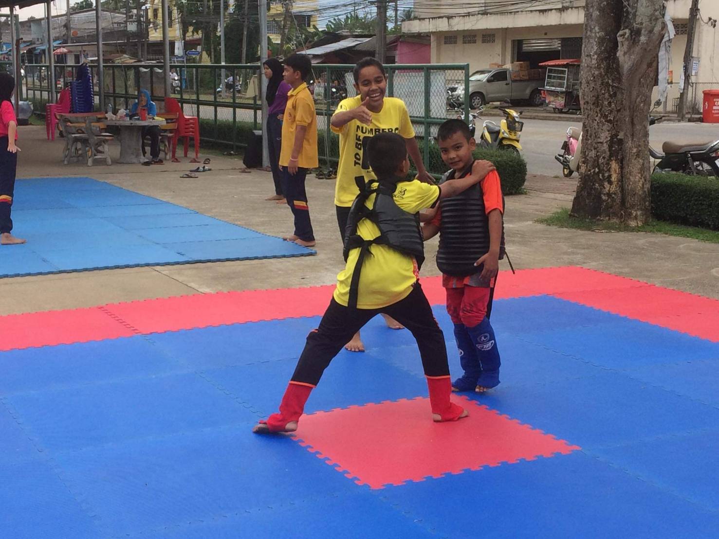 แผ่นโฟมจิ๊กซอว์ปูพื้น สนามมวย เทควันโด ขนาด 1 x 1 m ราคาเริ่มที่ 200 บาท